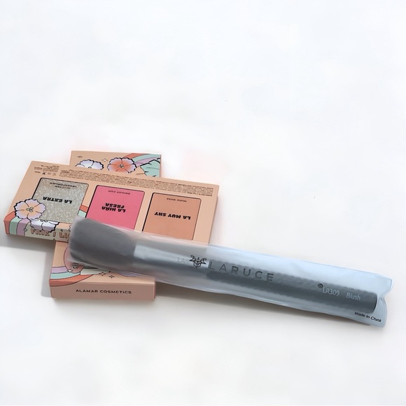 Alamar Cosmetics VIVAS las CHEEKAS palette & Laruce LR309 Cheek Brush - Picture 7 of 11